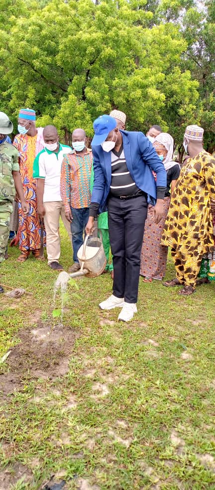 3000 essences forestières ont été mises en terre. L’engouement constaté autour de cette journée traduit l’adhésion de la population à cette opération de grande envergure qui consiste à mettre en terre 10 millions de plants d’ici septembre, et 1 milliard de plants d’ici 2030.