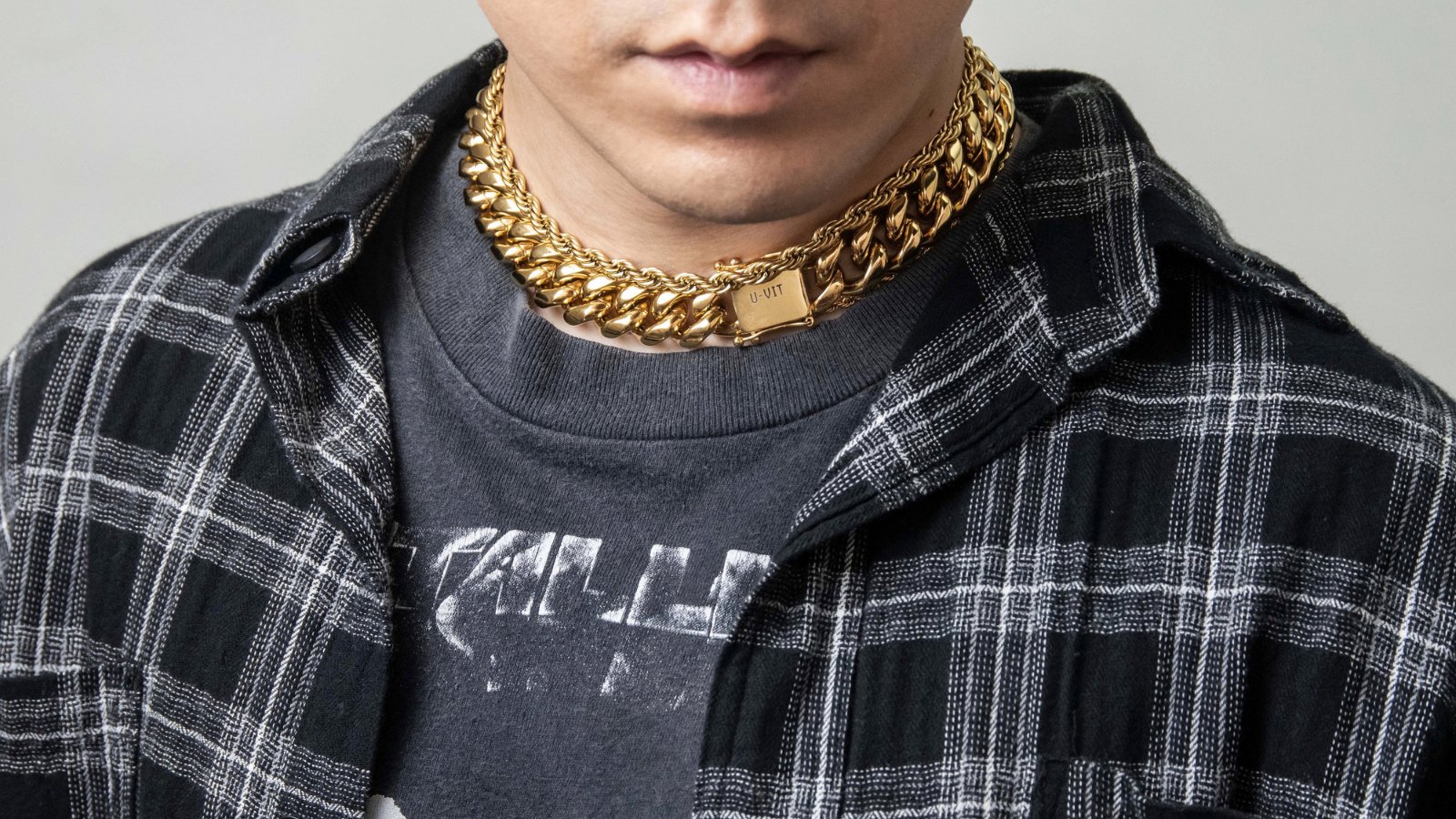 U Vit U Vit 1は海外セレブが愛してやまないgoldカラーのキューバンとロープネックレス5型をリリース メンズアクセサリーでは珍しい全長43cm これはjerry Lorenzoやtravis Scottがしている首元に巻きつくようなサイズと同程度 彼らと同様に太さや種類が U Vit U Vit 1は海外セレブが愛してやまないgoldカラーのキューバンとロープネックレス5型をリリース メンズアクセサリーでは珍しい全長43cm これはjerry Lorenzoやtravis Scottがしている首元に巻きつくようなサイズと同程度 彼らと同様に太さや種類が