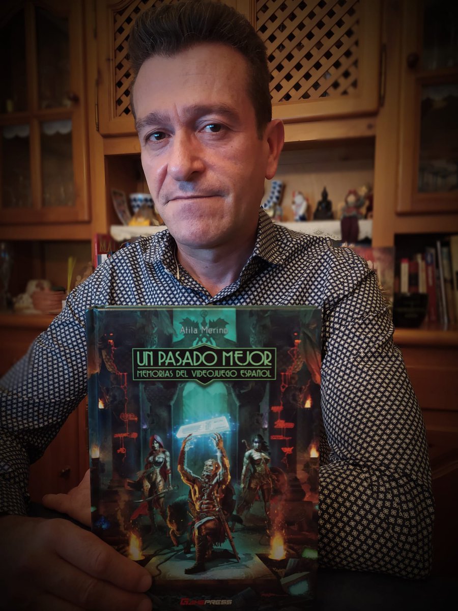 blackmores_'s tweet image. Ellos ya lo tienen ¿Y tú? #UnPasadoMejor: Memorias del Videojuego Español de @GamePressEd (Ángel Luis González, @CarAbr2, @riskwood y @rauldevelop, ilustrador, programador, músico y grafista, respectivamente, de la añorada #DinamicSoftware) gamepress.es/tienda/un-pasa…
