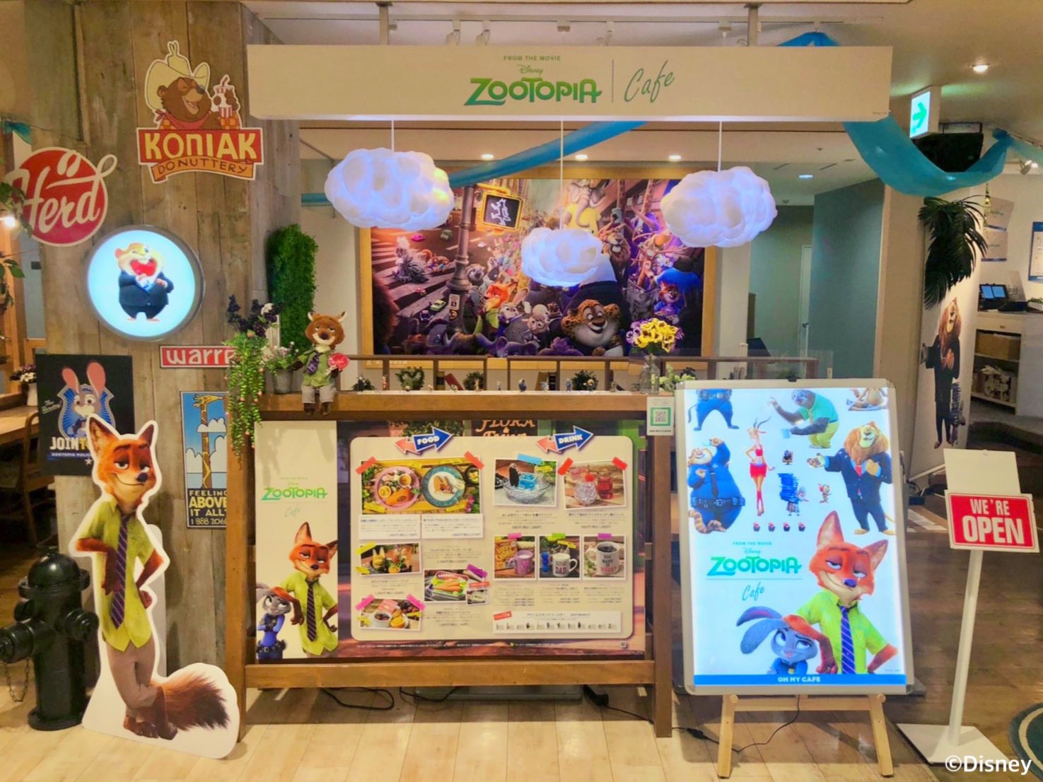 Oh My Cafe いよいよオープン 本日より ズートピア Oh My Cafeが名古屋会場にてオープン ディズニー映画 ズートピア の世界観をイメージした店内で 写真映え抜群のメニューや名場面を切り取ったグッズをお楽しみください 詳細はこちら