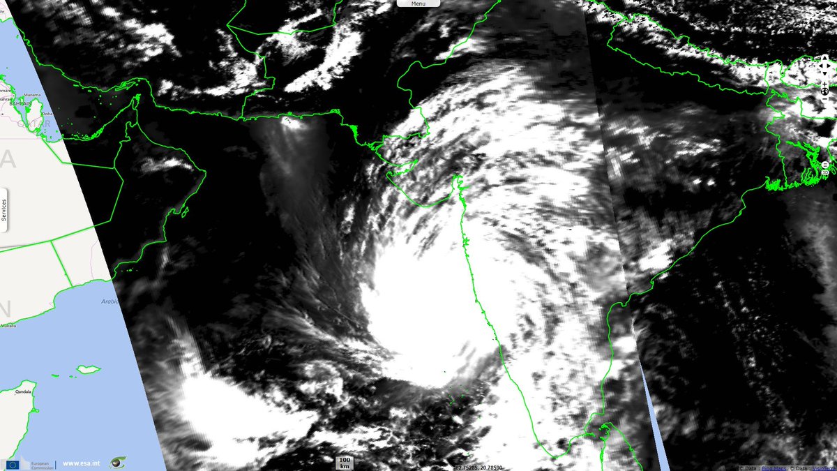CopernicusEU's tweet photo. 👁️This week's #SentinelVision focuses on the Tauktae cyclone, which made landfall in #India 🇮🇳 on May 15.
A category 3 cyclone, its 1-minute sustained wind speed reached 220 km/h and its lowest pressure 950 hPa. 188 people have been rescued by the navy following the #cyclone. https://t.co/YquGv5WSB5