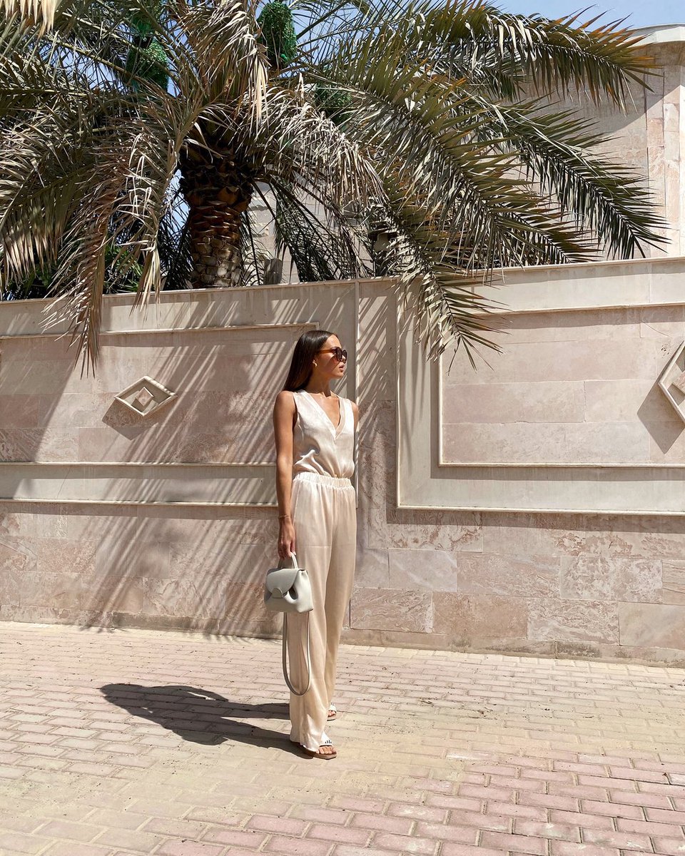 thenuevoedit's tweet photo. Who's booked a holiday? We NEED one so we can wear our fave Summer outfit, our Sleeveless Plisse Co-ord just like the gorgeous @zozoewitherspoon ☀️ https://t.co/acBOiMeMkL