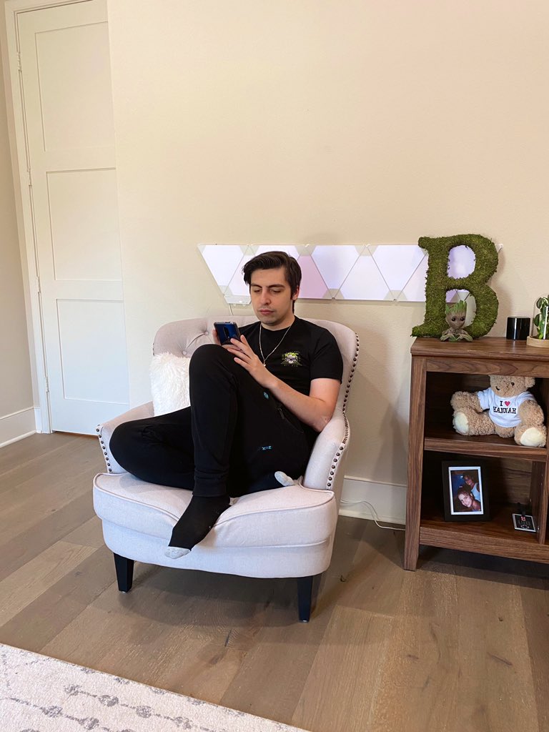 bnans's tweet image. Happy 27th birthday to my favorite person ever @shroud 🤍 You’re the most selfless, sweetest, kind hearted person I know and I’m so lucky to spend every day with you 🥰

Thanks @Warcraft for releasing TBC right before his birthday 😂 best gift