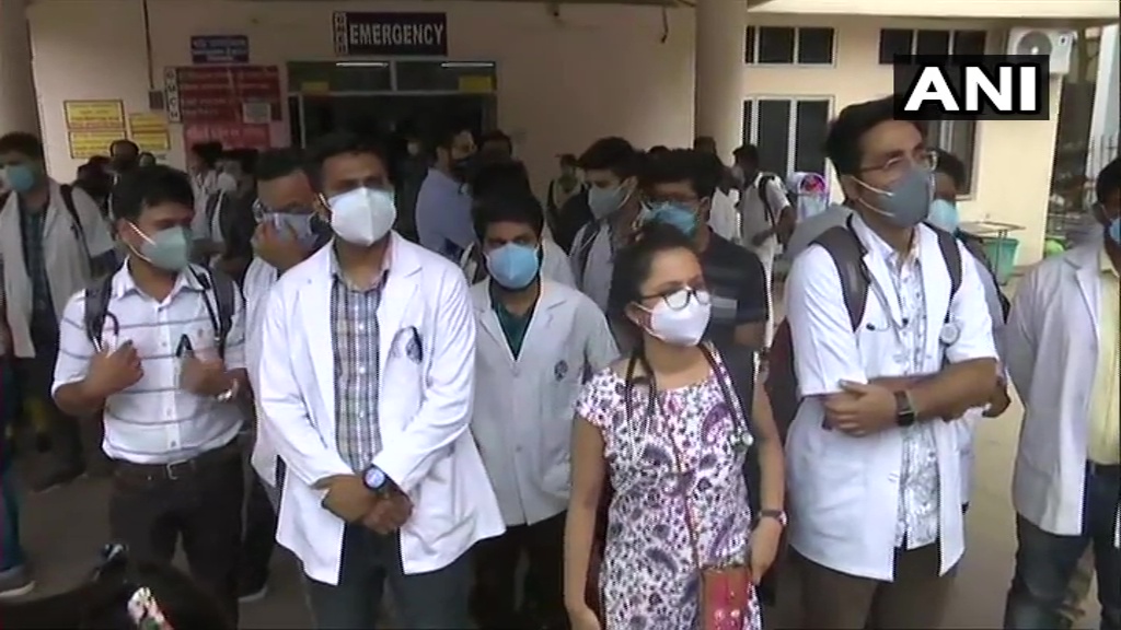 ANI's tweet photo. Assam: Doctors at Guwahati medical college and hospital(GMCH) staged protest demanding inquiry in an incident where a doctor was attacked by mob in Hojai district y'day,following a COVID patient's death

"We want govt's support in this matter &amp; ensuring our safety," says a doctor https://t.co/3rdvsdGU44