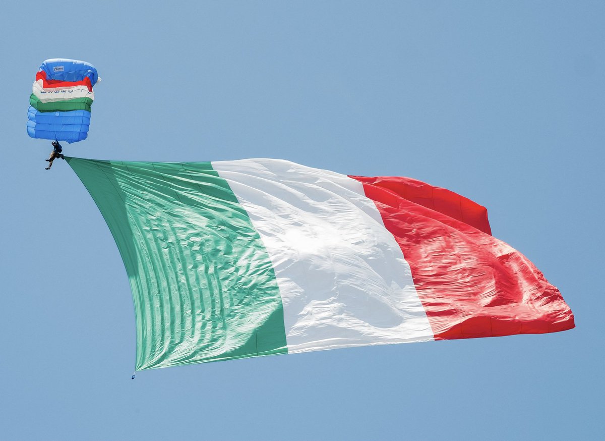 Auguri all’Italia, auguri alla nostra Repubblica: tinyurl.com/6tfavzuk #FestaDellaRepubblica #2giugno 🇮🇹