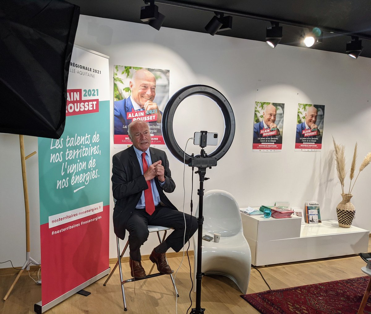 al_rousset's tweet image. Merci pour cet échange durant lequel ont été abordés la jeunesse, l'hydrogène, la crise sanitaire, la fusion des 3 ex-régions, les talents de ce territoire, et surtout de mon amour pour cette région 
Merci madame la présidente @FrederiqueMS et toute l'équipe @nchabrier @bvendeaud