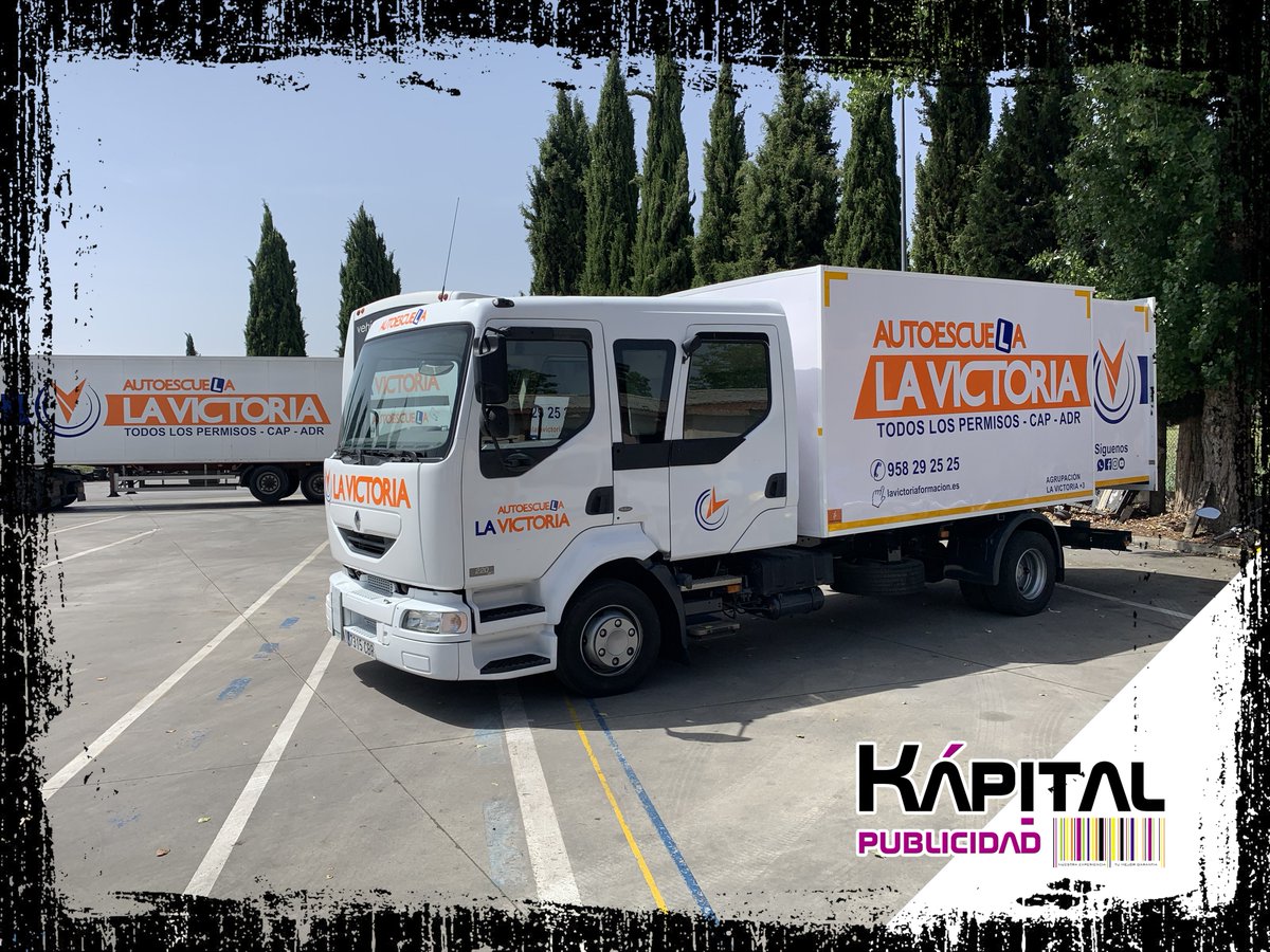 Nuevo vehículo incorporado a la flota de Autoescuela La Victoria que rotulamos con los diseños y colores corporativos de la empresa.