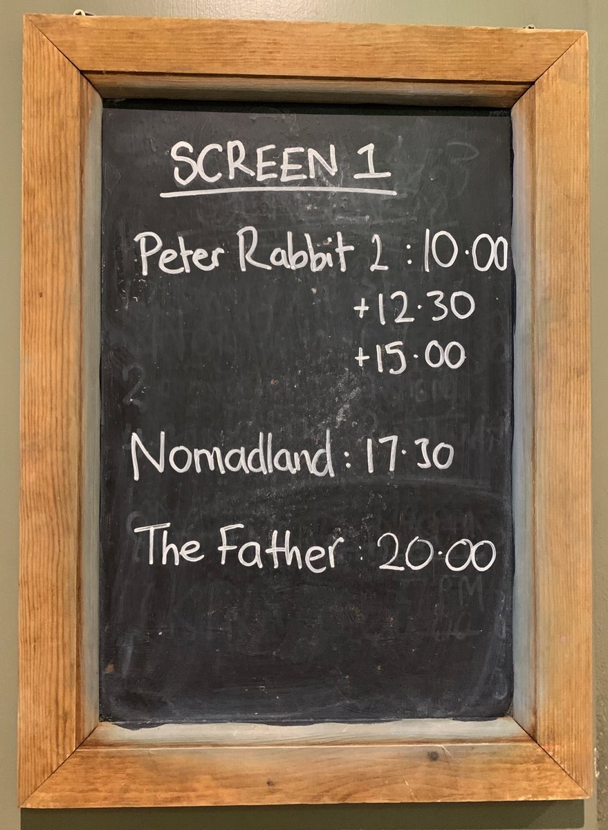 𝖸𝗈 𝖮𝗄𝖺𝖽𝖺 ノマドランド 良い映画だったなあ リーマンショックで家を失い日雇い労働 で生き延び 様々な傷を抱える高齢者労働者達の漂流キャラバン生活 アメリカンロードムービー アメリカ的な要素満載だがトランプ政権影響の名言避けたり