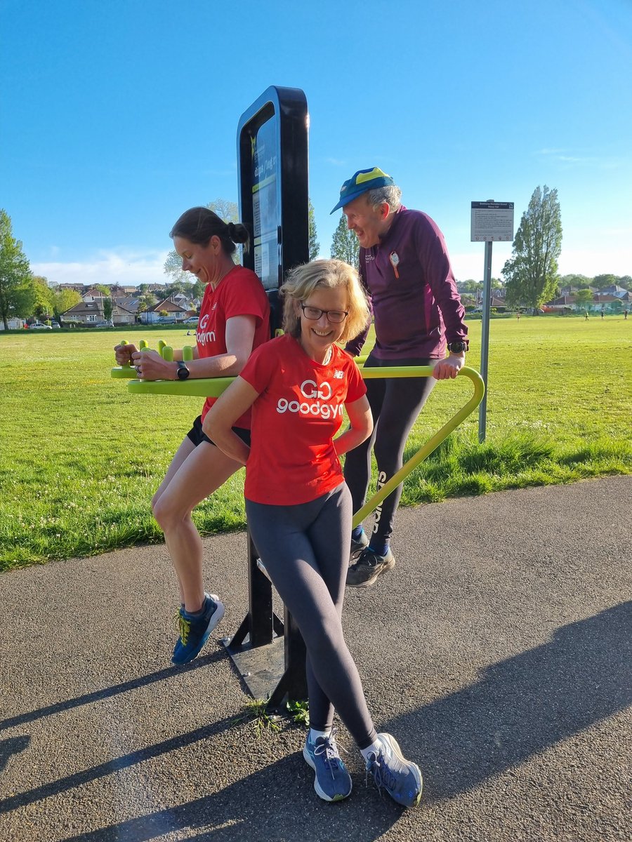 Goodgym Poole giving it all they got - Well some of them anyway! Always a fun night with a chance to work out, make a difference in your local community and meet fabulous people! #parkgym #goodgym #workout #funwithfriends