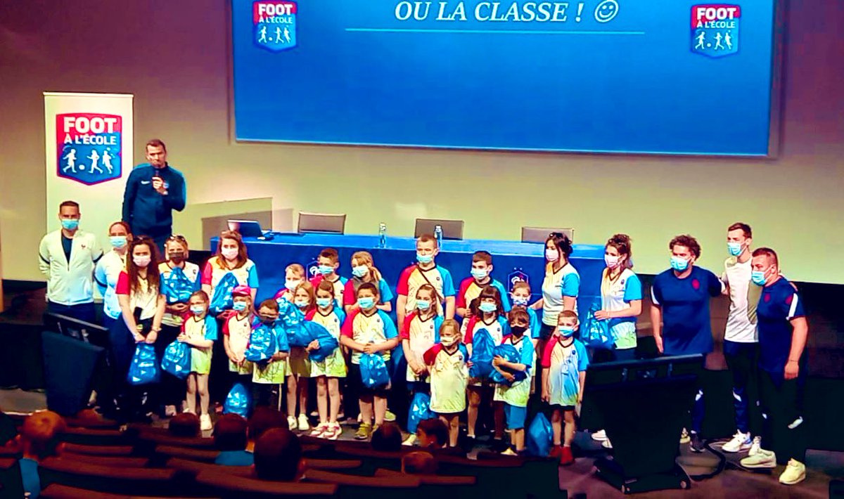 SarahPanda43's tweet photo. Quand le rêve devient réalité 🤩
Une chance inouïe pour nos élèves ! 
Un week-end inoubliable!   
Merci pour tout 🙏 
#Clairefontaine #footalecole 
#EquipedeFrance #ecolenotredame https://t.co/ImdYnuy5ob