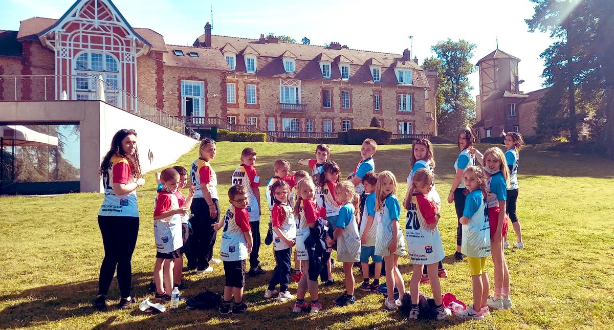 SarahPanda43's tweet photo. Quand le rêve devient réalité 🤩
Une chance inouïe pour nos élèves ! 
Un week-end inoubliable!   
Merci pour tout 🙏 
#Clairefontaine #footalecole 
#EquipedeFrance #ecolenotredame https://t.co/ImdYnuy5ob