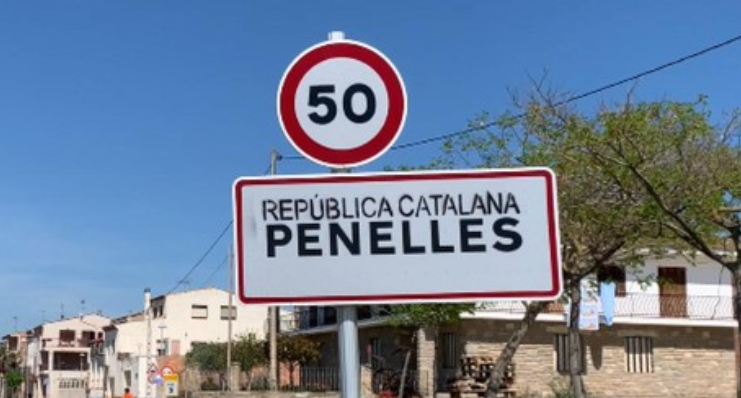aquialoest's tweet photo. 📍Juny d'#StreetArt a @aquialoest 📲

Des d'@Emunfm estrenem una sèrie de 5 podcasts sobre l'art mural a #Ponent, la primera parada: 'Penelles, l'èxit de l'art rural'

👉Recupera el primer episodi: 
https://t.co/IgYvBNuhAv https://t.co/YBW5n6234d