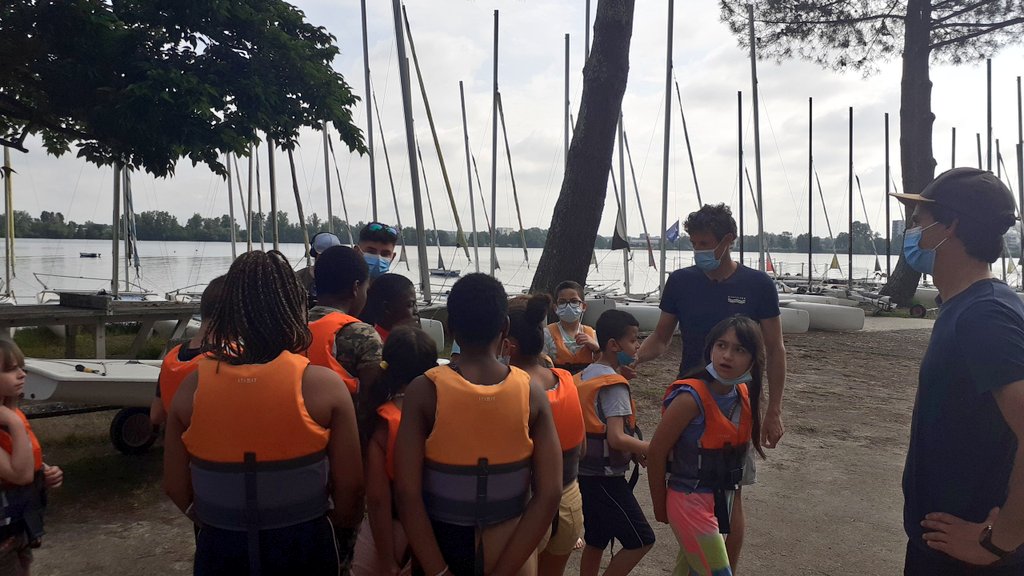 echappee_bleue's tweet photo. Enfin ! C'est parti pour la première opération 2021 de l'échappée  bleue avec les enfants du centre social de Bordeaux nord sur #BordeauxLac 👌
#sailing #sail4good #transmission  @surfridereurope https://t.co/P5seXDCE6r