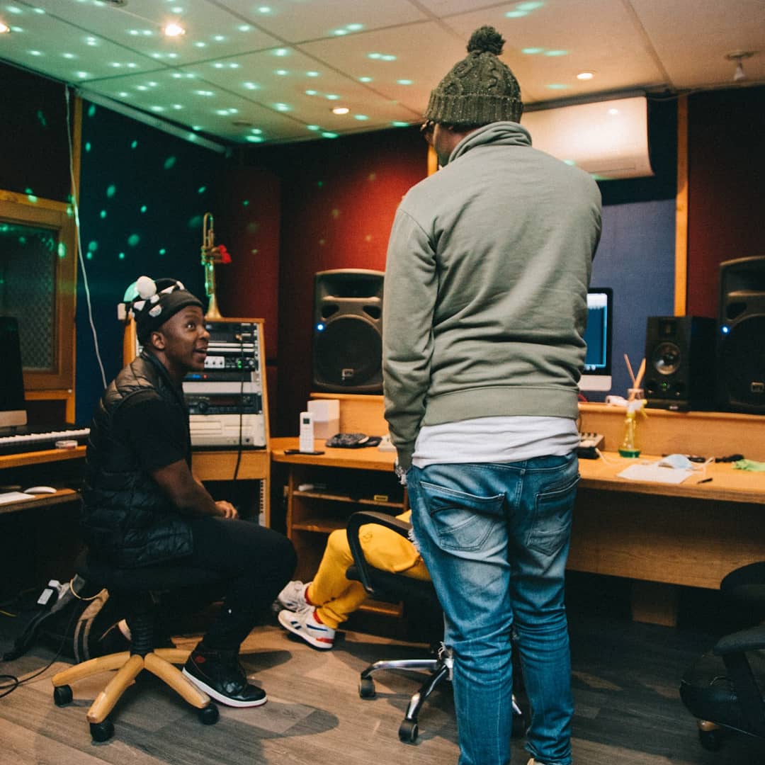 dakruk's tweet image. if you're going to make a classic debut album, go all the flippin way🤞.

last night's late studio session with Kabelo (Bouga Luv) x Mandla Spikiri (King Don Father) 👑

#ProtectTheVibes #AlbumMode #FullyIn