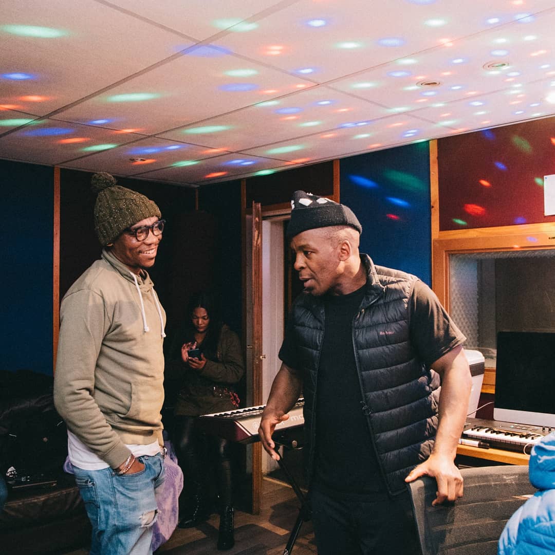 dakruk's tweet image. if you're going to make a classic debut album, go all the flippin way🤞.

last night's late studio session with Kabelo (Bouga Luv) x Mandla Spikiri (King Don Father) 👑

#ProtectTheVibes #AlbumMode #FullyIn