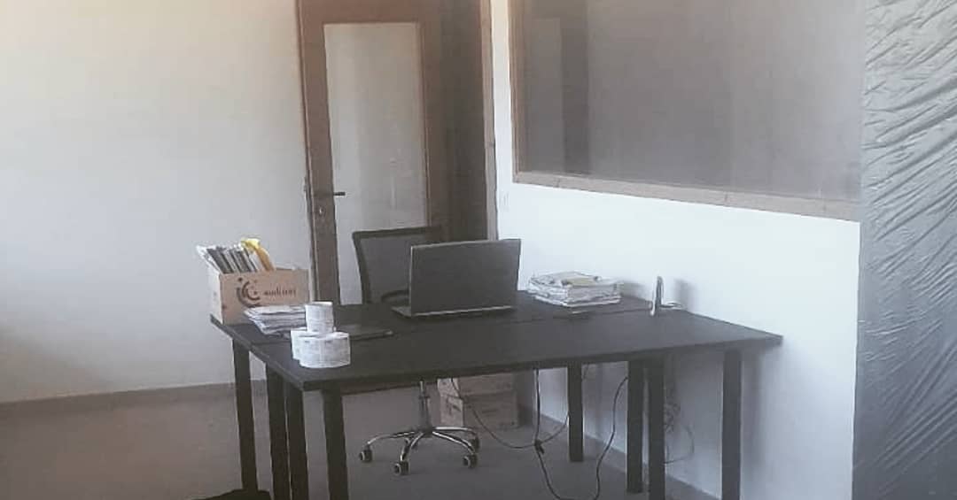acusticceller's tweet photo. 1st day in new office in @acusticceller 🍷😃

#albertjane #acusticceller #newwinery #cellernou #vi #vino #wine  #project #montsantwine #office https://t.co/9xeZfjXPw7