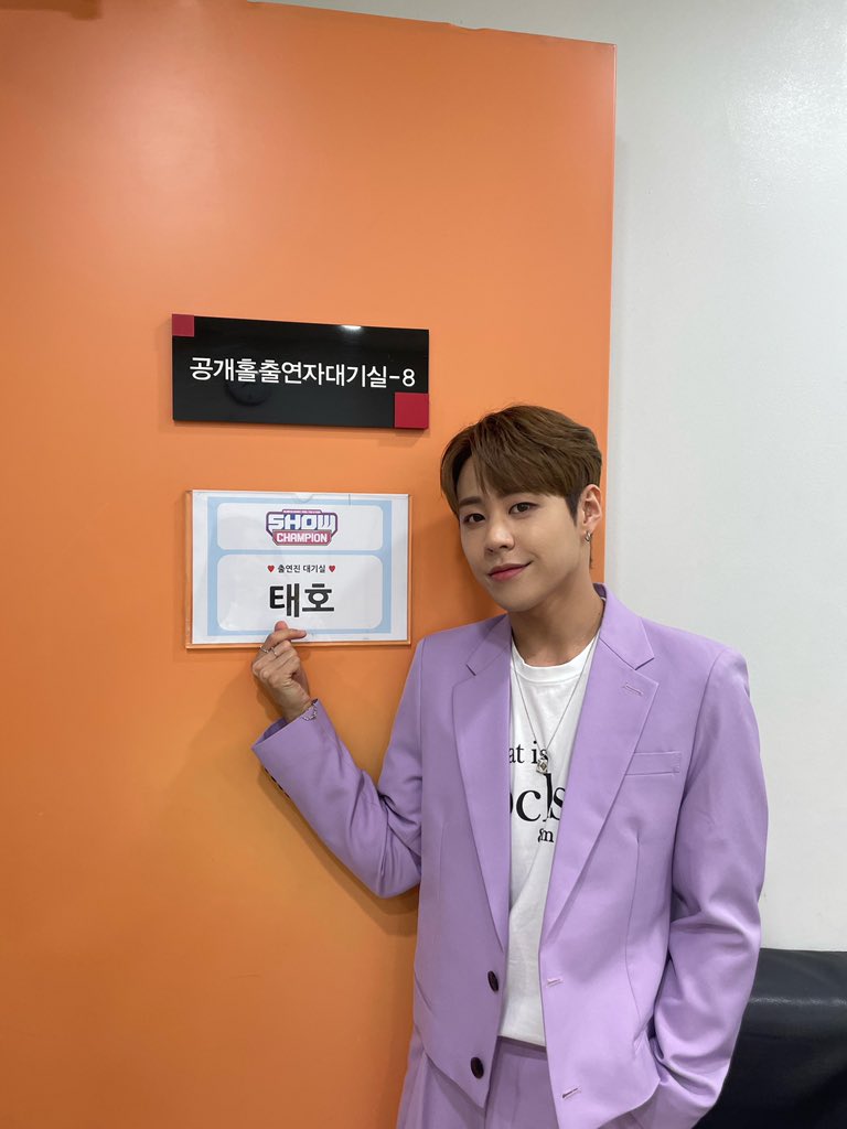 taeho_official's tweet photo. 잠시후 !
' 쇼챔피언 '에
태호가 출연합니다!!
다같이 덤!덤! 둥둥~😉

#임팩트 #태호 #IMFACT #TAEHO
#1st #single #solo #debut #꼬마 #GGOMA #쇼챔 #showchampion https://t.co/8QkWHhDVv5