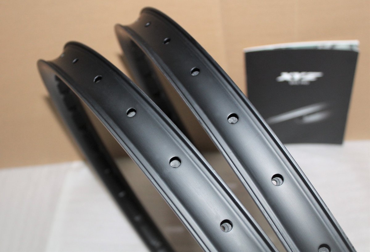 xyzcycling's tweet image. Full carbon fiber construction, 36mm internal width tubeless ready rim, improved ride quality thanks to the new rim convex shape. 

#xyzrim #Trail #AM #Enduro #DH