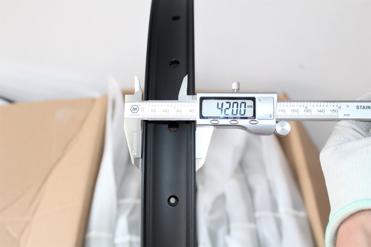 xyzcycling's tweet image. Full carbon fiber construction, 36mm internal width tubeless ready rim, improved ride quality thanks to the new rim convex shape. 

#xyzrim #Trail #AM #Enduro #DH