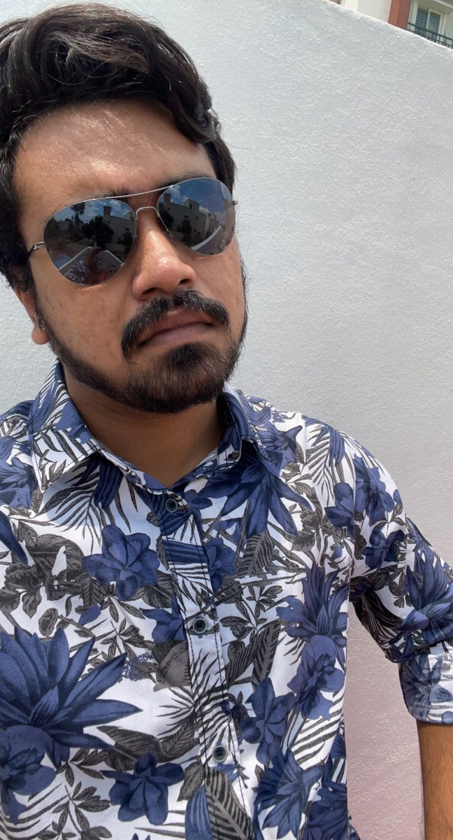 PraneethKorada's tweet image. “Arey tum mechanic hein ya pyjama hein? Wooo laal waali mercedes benz nakkoo re baba pehle safed waali bhijaade!” 
#Angrez