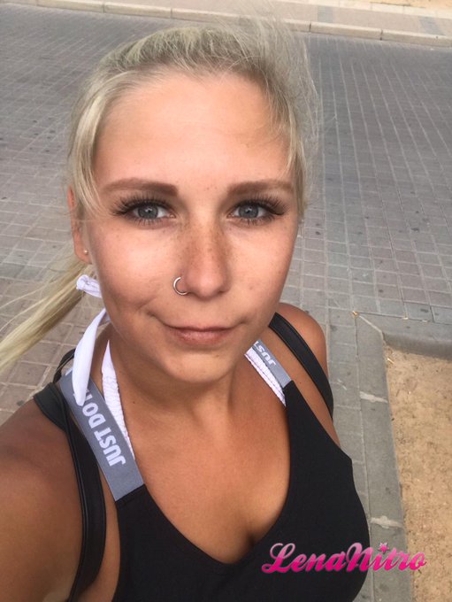 Aufgewacht und mitgemacht! 😘 Wer hat auch alles Lust auf Sport? 🍑🌞😎 https://t.co/aETNBjsJIv