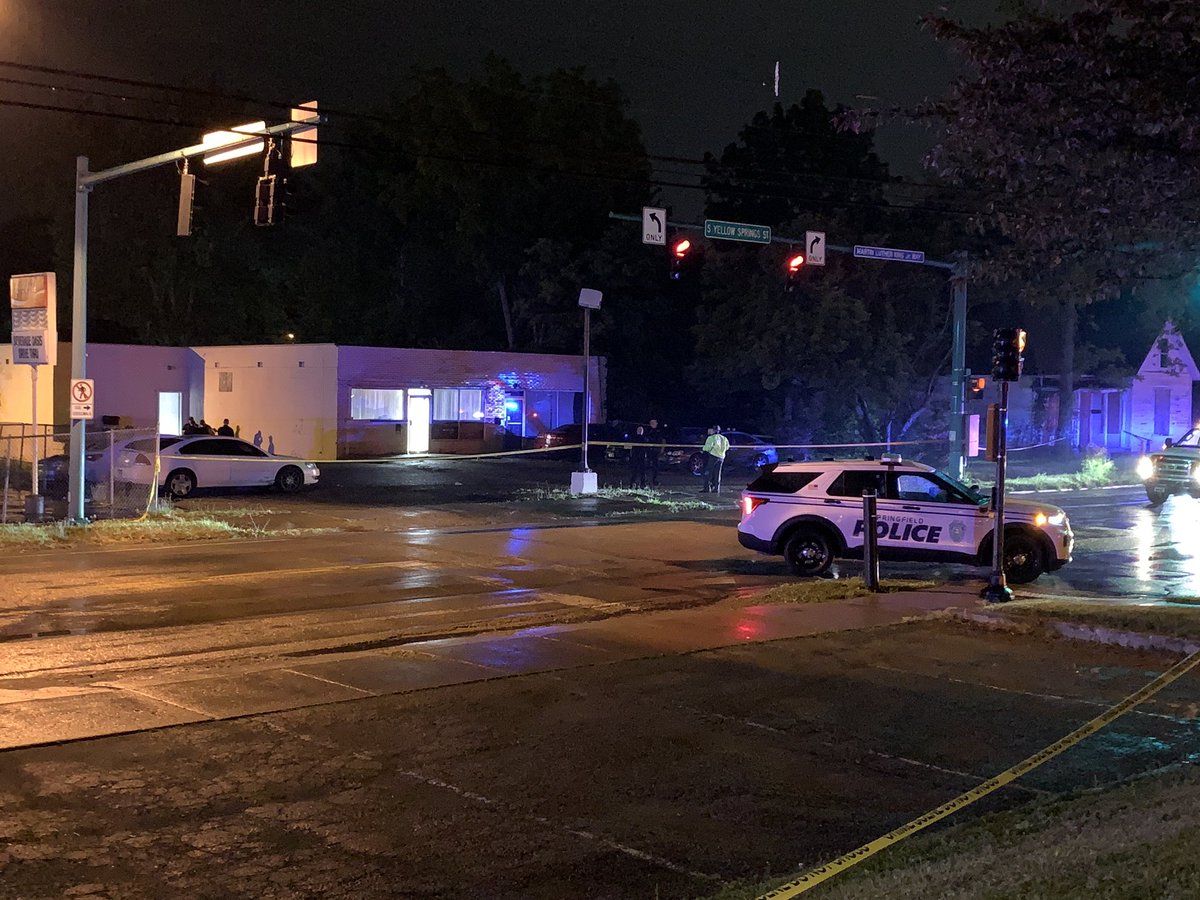 GEnrightWHIO's tweet photo. #SpringfieldPolice are collecting evidence and taking photos at building on South Yellow Springs Street. @whiotv https://t.co/jTA8gOelll