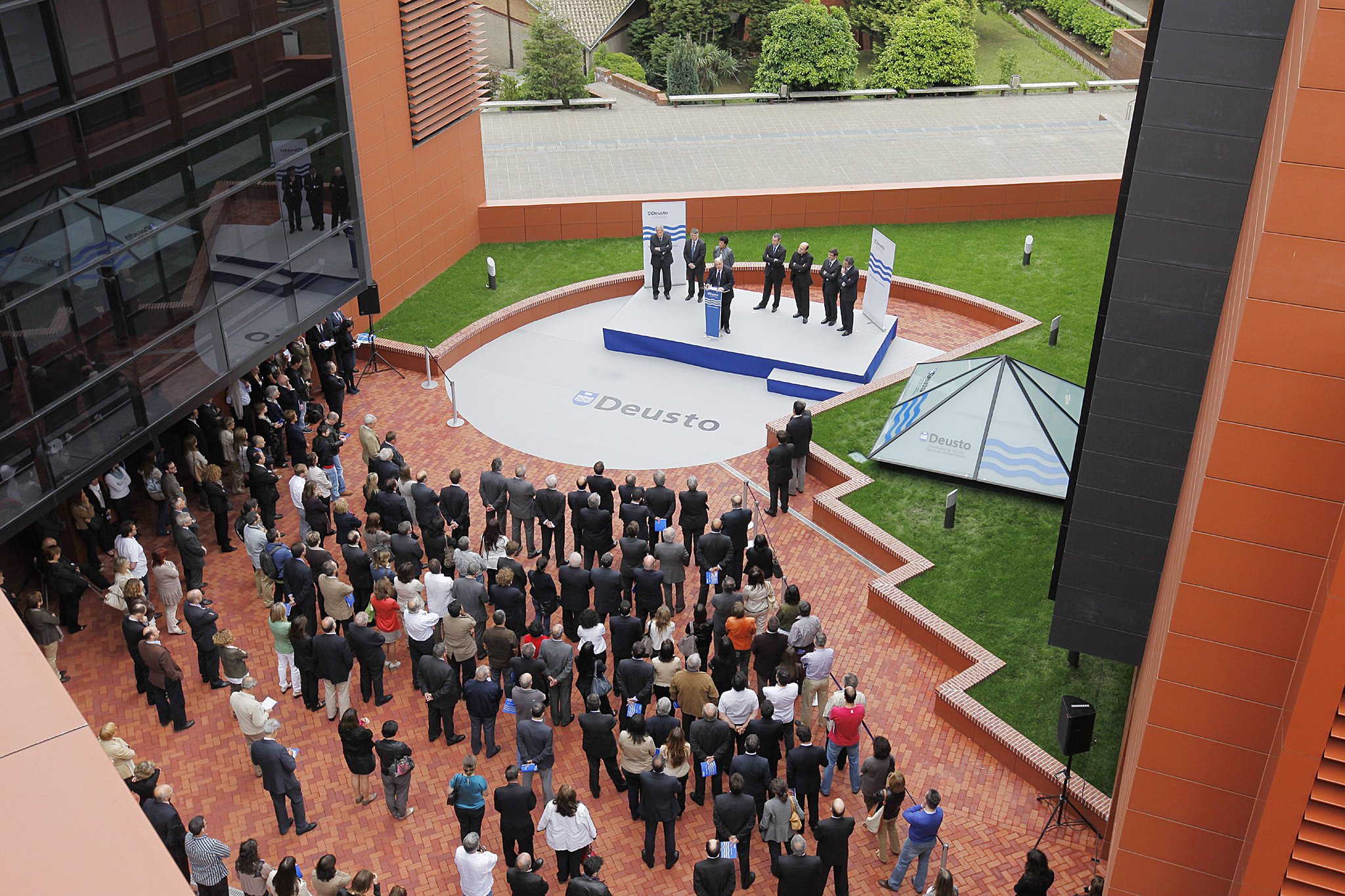 Universidad Deusto - Deustuko Unibertsitatea on Twitter: "#TalDíaComoHoy en  2011 tuvo lugar la inauguración de los nuevos edificios de la zona alta del  campus de #Donostia (Altuna,Aranzadi y Garate, recogidos en la