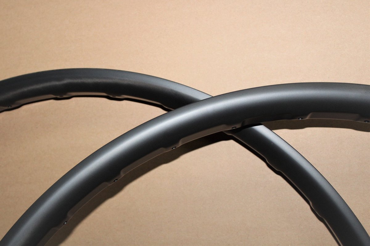 xyzbicycle's tweet image. Full carbon fiber construction, 36mm internal width tubeless ready rim, improved ride quality thanks to the new rim convex shape. 

#xyzrim #Trail #AM #Enduro #DH