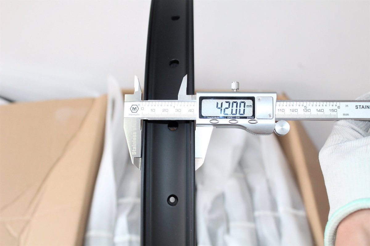 xyzbicycle's tweet image. Full carbon fiber construction, 36mm internal width tubeless ready rim, improved ride quality thanks to the new rim convex shape. 

#xyzrim #Trail #AM #Enduro #DH