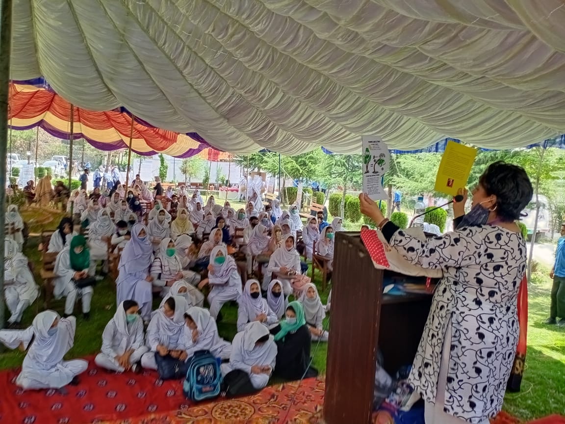GogiStudios1's tweet image. Lecture by Nigar Nazar at Children&apos;s Literature Festival Fatima Jinnah College Gilgit Baltistan... #gogistidios #plfgilgit #PLF2021 #nigarnazar #pakistan #OUP #gogistudios #GilgitBaltistan #CLF #GoGi