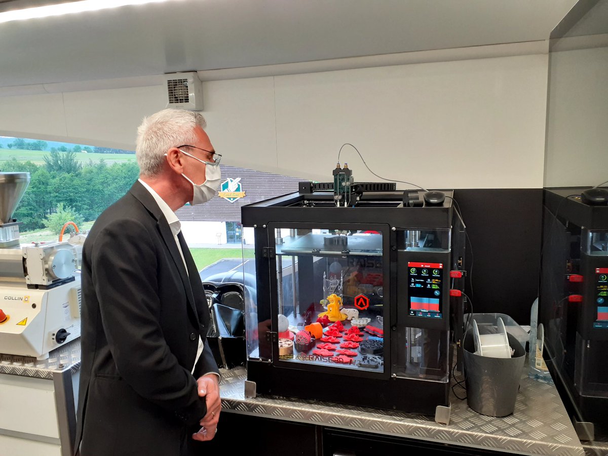 Visite du camion PUXI, véritable unité mobile des techniques de production.
Merci à <a href="/PolyviaFr/">Polyvia</a> pour cette mise à disposition aujourd'hui à Monistrol. 
#AvecPoleEmploi #TousMobilise
@poleemploi_ara 
<a href="/patrick32332545/">patrick FERRARI</a> 
<a href="/JurdieC/">jurdie catherine</a>