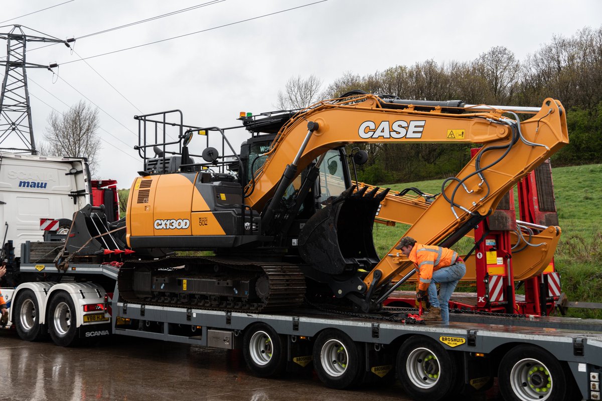 warwickward's tweet photo. 💥ANOTHER MACHINE LEAVING💥
The @CaseCE_EU CX130D excavator heading out to a customer's site! For more information on Case excavators, head to our website or drop us a message - https://t.co/RqANVypsYn #WarwickWard #NewMachine #CaseCE #CaseCX130D #Excavator #CX130D https://t.co/DWXOSfaDBn