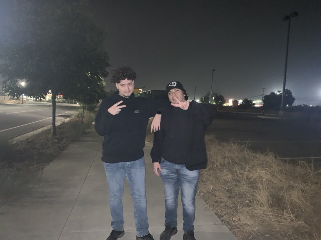 VinsmokePurpp's tweet photo. I need more pics with ma bois https://t.co/z6yCzKXbBY