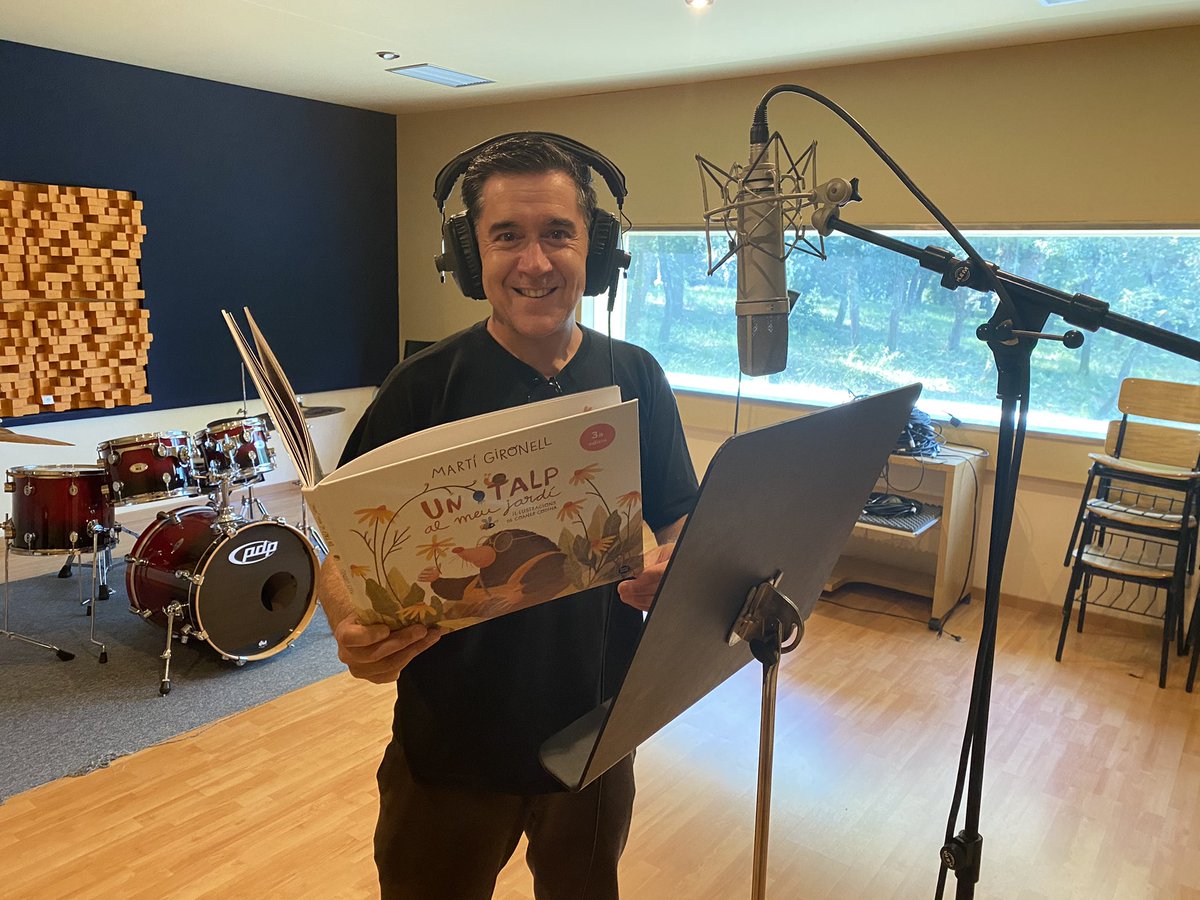 Als <a href="/Estudis441/">Estudis 44.1</a> per gravar l’àudiollibre d’#Untalpalmeujardí <a href="/llibresjoves/">Estrella Polar Editorial</a> <a href="/coanercodina/">coaner</a> <a href="/LauraGuileraV/">Laura Guilera Vella</a> @📚💪