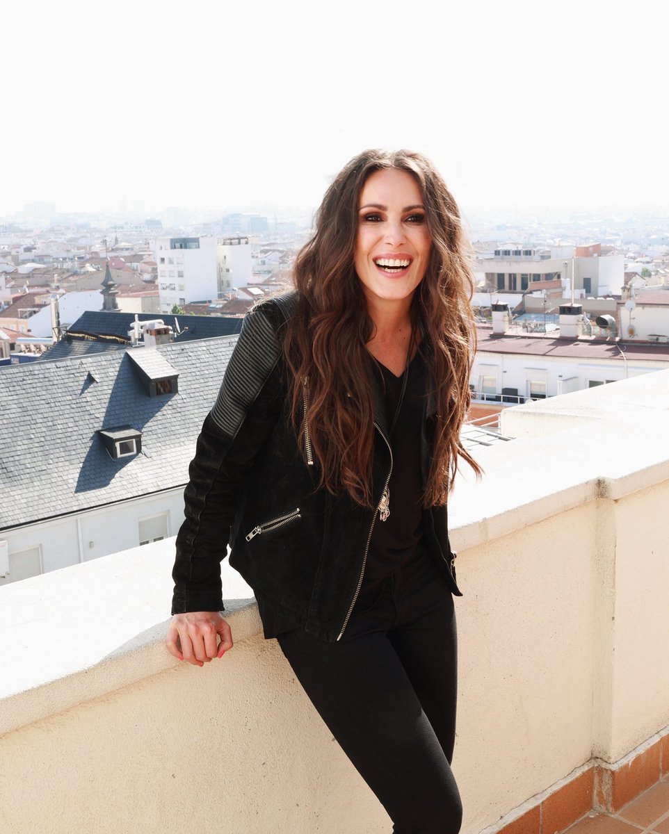 _MaluOficial_'s tweet photo. Llegó el gran día!!! Esta noche Secreto a Voces será vuestro!!! Feliiiiiiz ❤️❤️❤️ #SecretoAVocesMalú https://t.co/h9fVZMpnnk