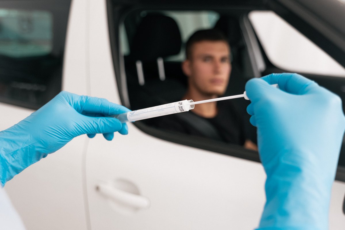 PublicHealthW's tweet image. ⚠️ IMPORTANT MESSAGE ⚠️

People living in the Llandudno Junction, Llandudno and Penrhyn Bay areas of North Wales are urged to take a Coronavirus test as soon as possible, even if they have no symptoms.

More details: phw.nhs.wales/news/get-teste…