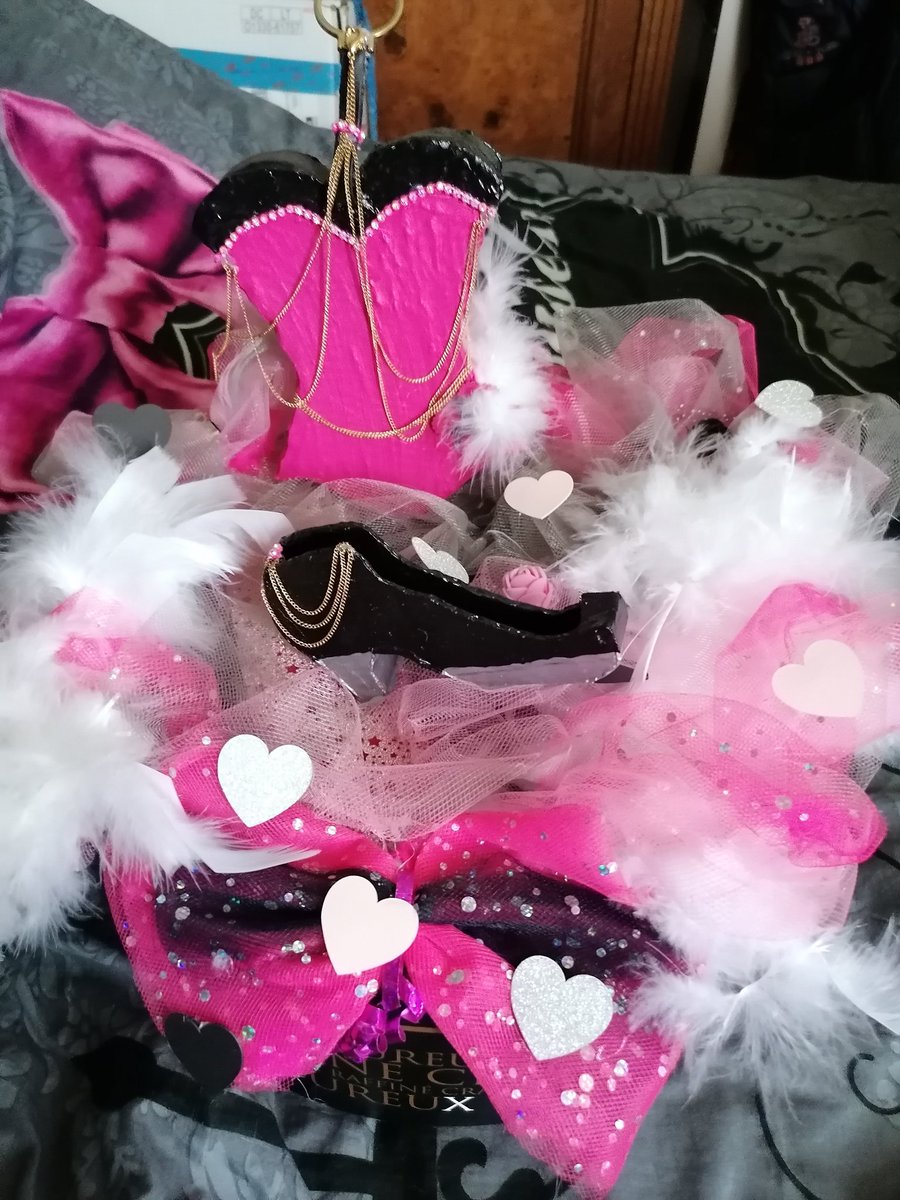 ChristelleR03's tweet photo. Envie de se faire plaisir #offrez 
#boitecadeau #reutilisable #accessoiresfemme #accessoiresdemode #accessoires #maquillage ( perso j en ai une sur coiffeuse,  idéal pour salle de bain)
25 euro hors frais de port en plus https://t.co/YbZU65oB3I