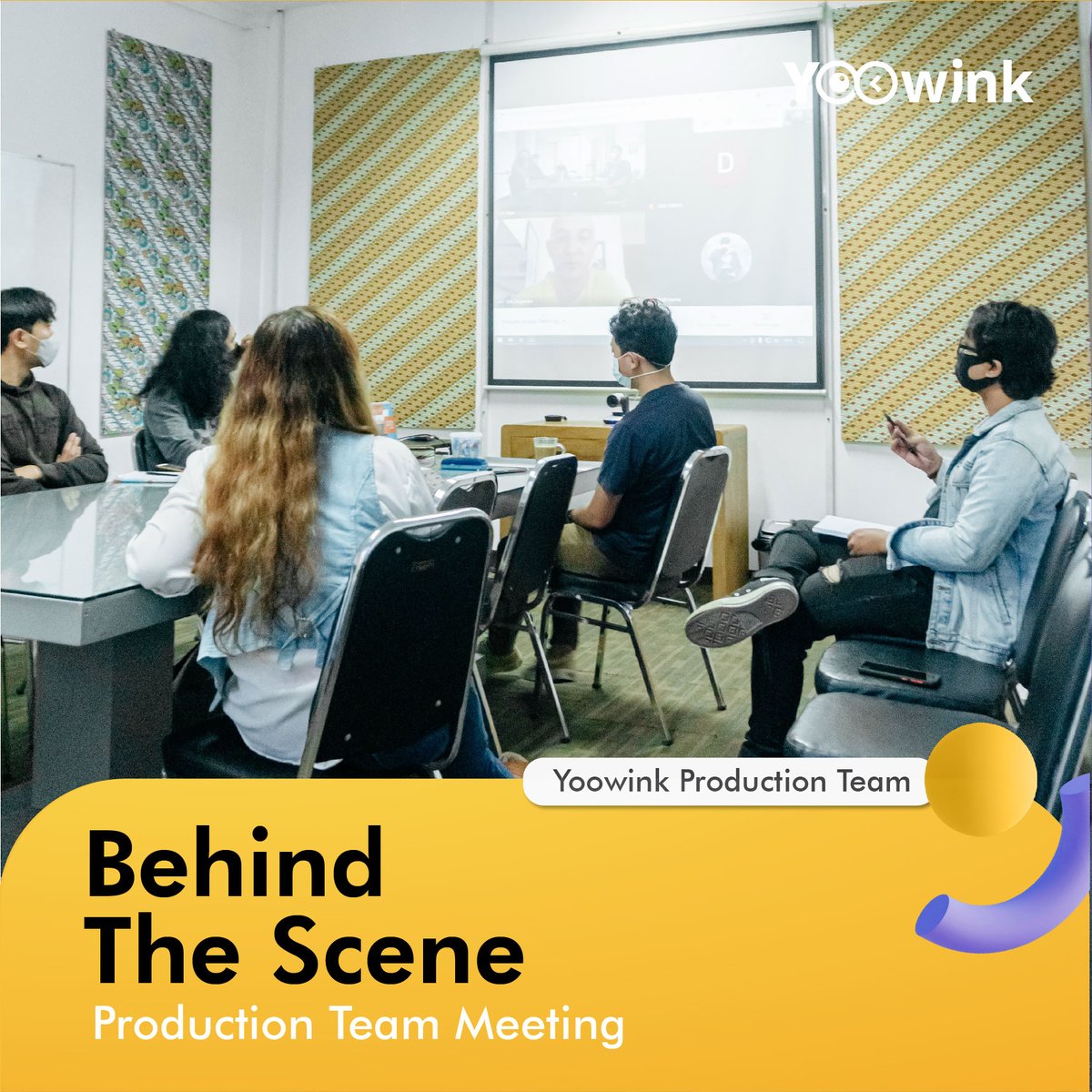 YooWink's tweet image. Meskipun ada sebagian tim kerja dari rumah alias WFH, komunikasi &amp;amp; diskusi tetap bisa dilakukan untuk mematangkan rencana pemasaran digital
Tampak tim produksi sedang fokus menghadap layar monitor dimana sebagian tim lain online dari tempatnya masing-masing
#yoowink