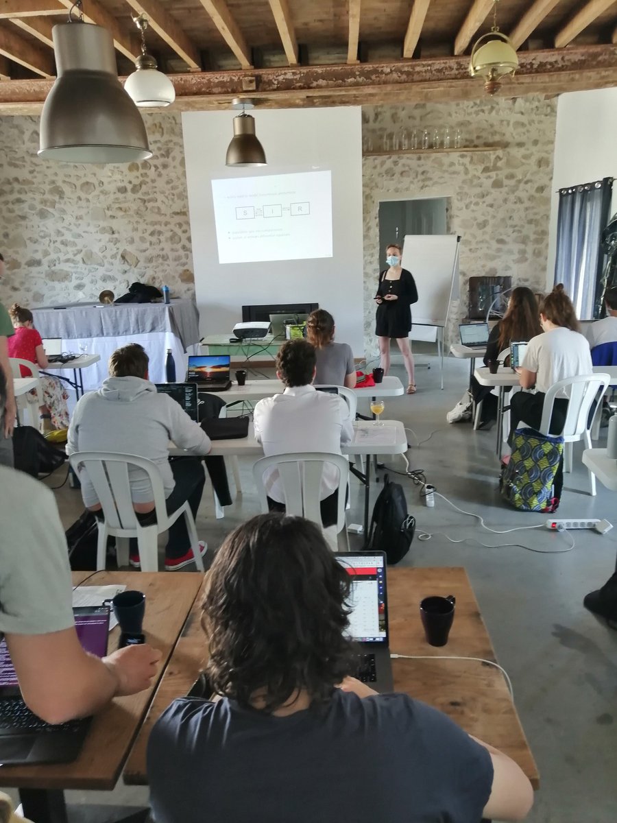 OpenMOLE's tweet image. Ordinary differential equations models and Agent based models are hybridated in the special course of #exModelo given by @HeleneArduin
You don't have to pick a side between code and equations... ☯️