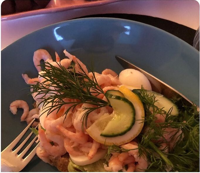 Tipik Kürt kahvaltısı 😁
Rahmetli dedem karides olmadan kahvaltıya oturmazmış.