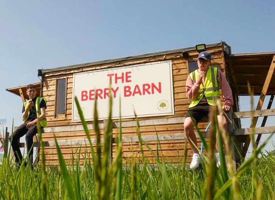 theballoontree's tweet photo. Jake &amp; Henry have The Berry Barn open all week this week running the Jeeps 🚗 

It’s a stunner of a week ☀️ to give them a try and you can take a leaf out of the lads book and have an ice cream 🍦 or coffee ☕️ while you are there. https://t.co/ahTr2emwMJ