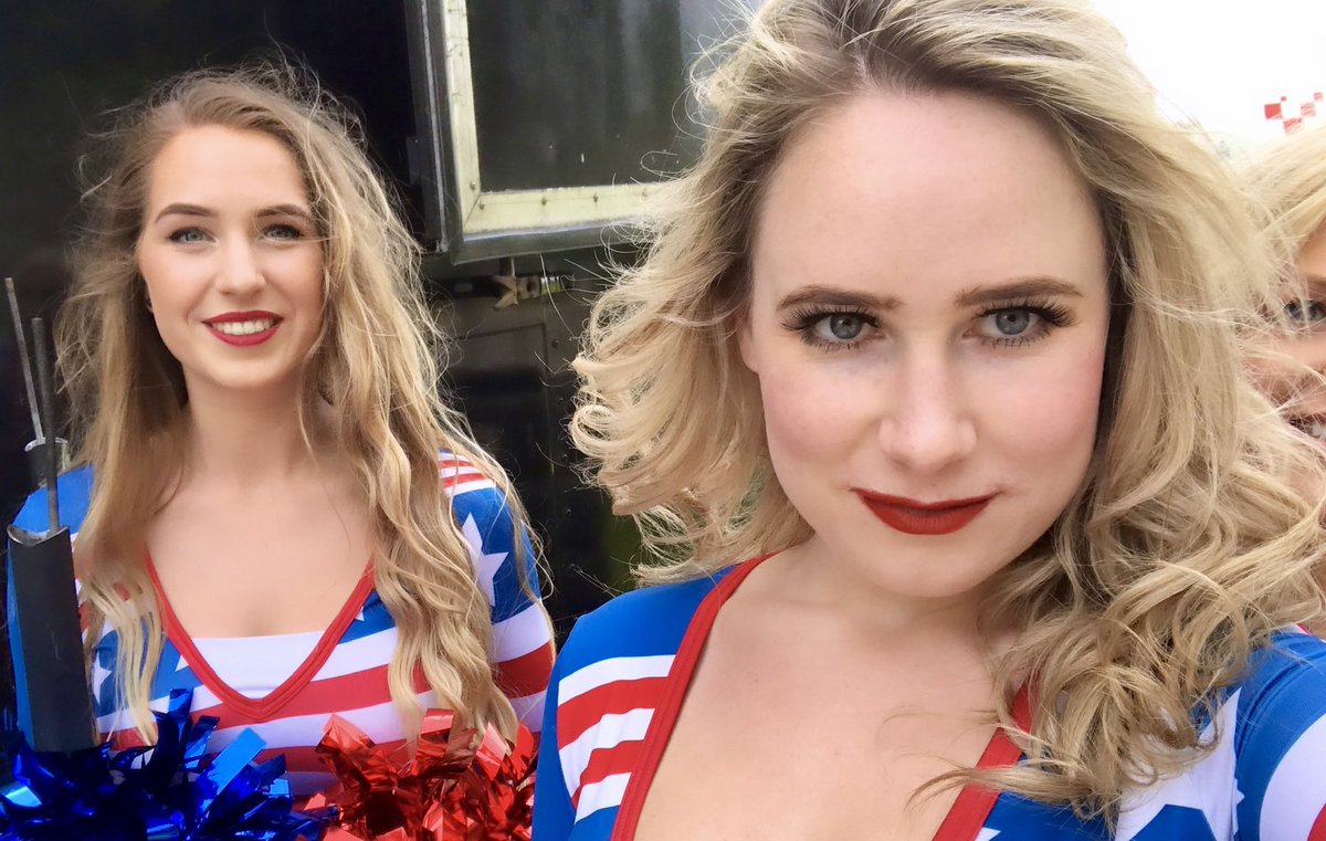 This day two years ago 💙❤️ I miss the <a href="/manacheerleader/">Mana Cheerleaders</a> girls so much! Think this was the last time we danced together <a href="/Cath_Cheer22/">Frosty</a> 🥲