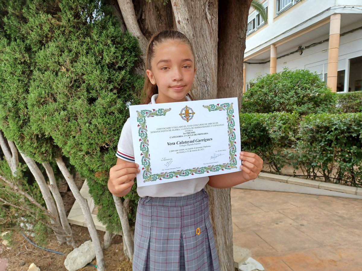 cole_sagrada's tweet photo. 👏👏Moltíssimes felicitats a Marta, Vera i Zolia. Les nostres #alumnes de #primària han estat premiades en diverses categories del concurs de #dibuix 🎨 de la Junta de Germandats i Confraries d'Alzira. I gràcies per reconeixement al nostre centre. #somsagrada https://t.co/auFEQAQtqR