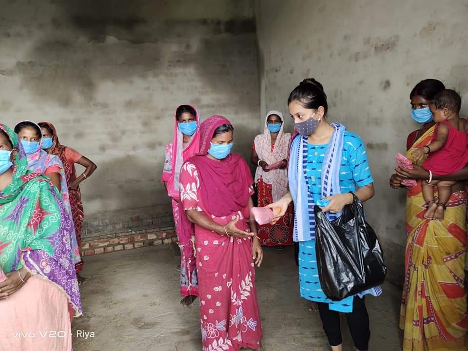 ThePowerofHuma1's tweet photo. We organized a #SanitaryNapkins Distribution Drive' at a slum named Vestpara in the Chanchal Sub-Division, Malda on June 1, 2021.

Our team has partially tried to adopt the area. Earlier, we had distributed food items to them and trying to take care of thei daily necessities. https://t.co/yZQKIb1y3L