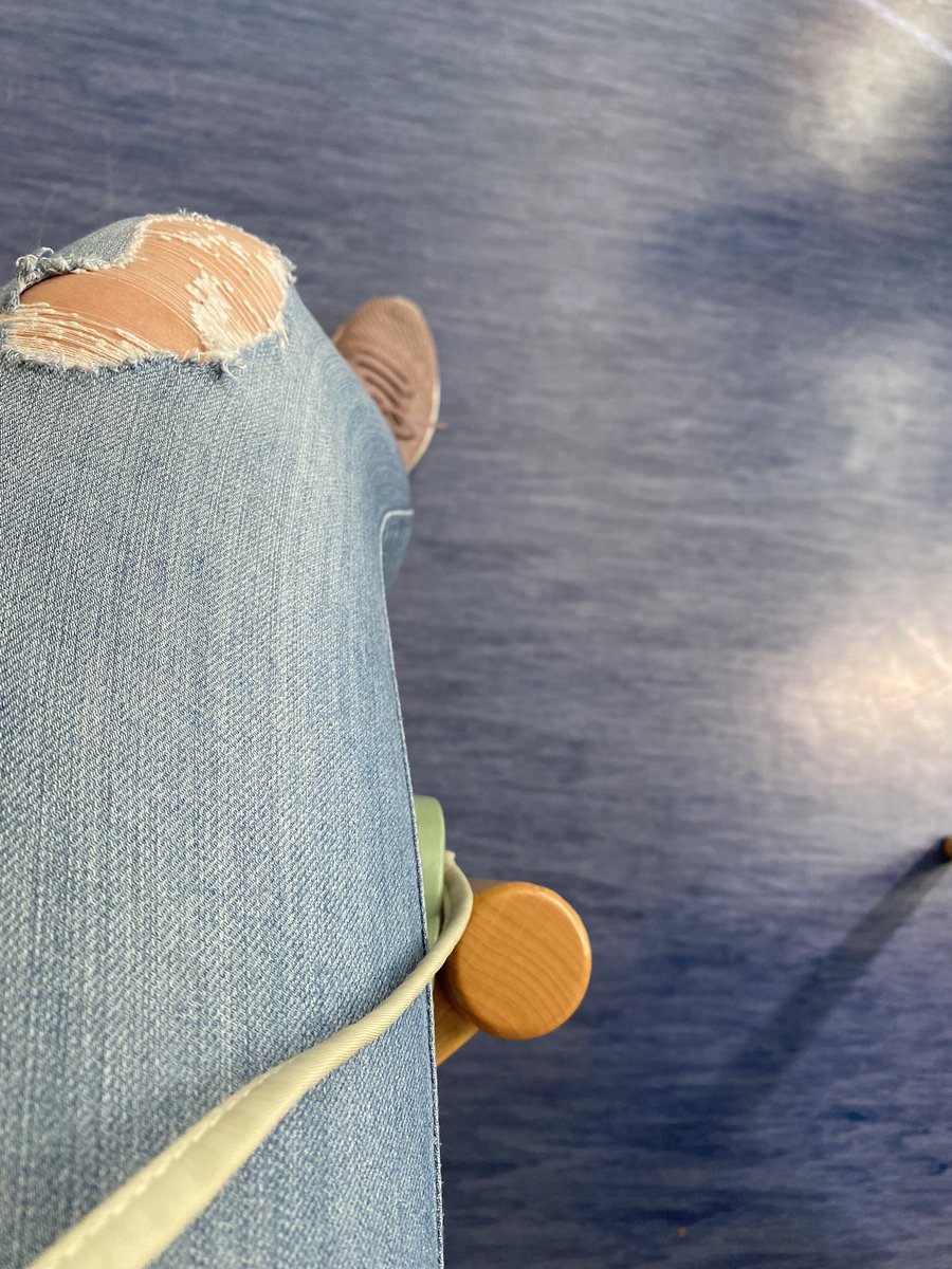 Wartezimmerfußboden beim Pneumologen. Ich werde gegen Corona geimpft 🎉