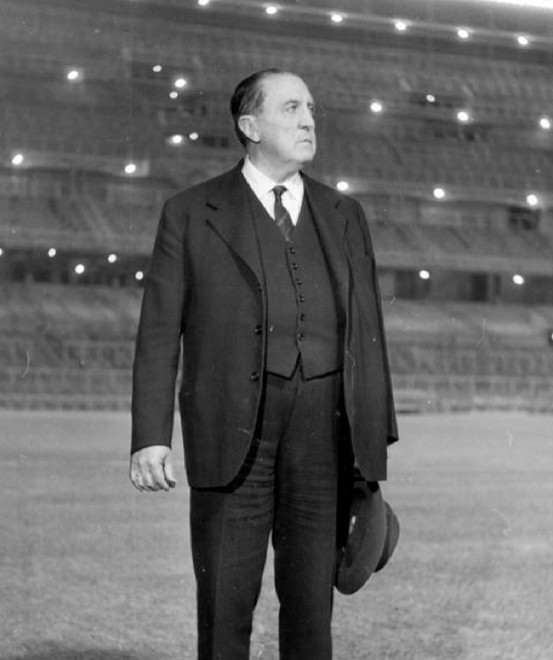 RealMarcosCF's tweet photo. Hace 43 años de su marcha. El dirigente más importante de todos los tiempos. Inalcanzable. Insuperable. Hoy y cada día más , echándole mucho de menos. 
ETERNO DON SANTIAGO https://t.co/aKZSuRxrrT
