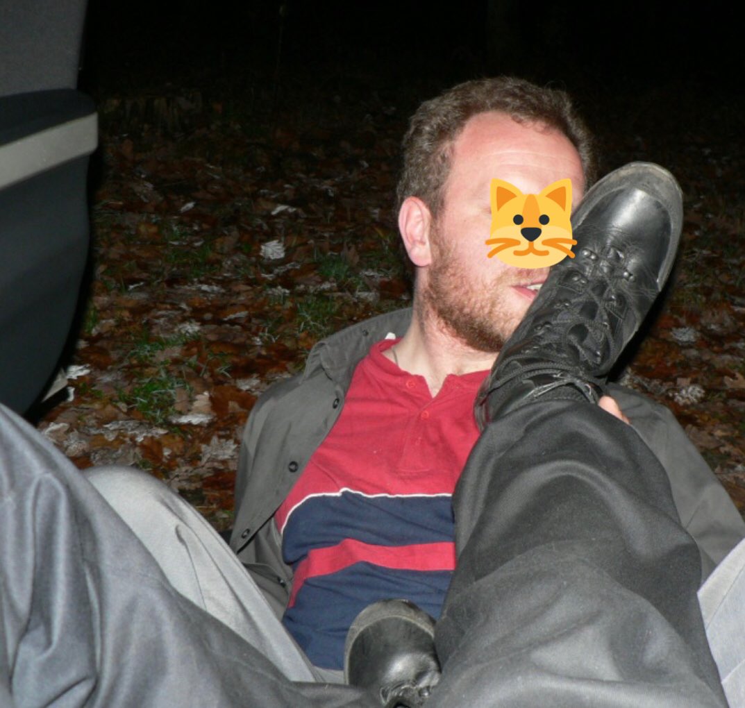 😈Nocne zabawy z cwelem😈
.
.
.
#findom #cashmaster #paypig #cashslave #humanatm #footfetısh #feetdom #cock #shoefetish #cock #slave #onlyfansgay #gay #sniffing #socks #gayporn