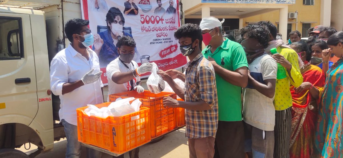 GunukulaKishore's tweet photo. 19వ రోజు #janaseva
7000+హోమ్ ఐసోలేటెడ్ పేషెంట్స్,ప్రభుత్వ ఆసుపత్రి వద్ద పేదలకు ఆహరం,మంచినీరు.. #19thDay
@JanaSenaParty @PawanKalyan
@JSPManuKranth గారి పిలుపుతో
@k_gunukula @mnadendla
#PawanKalyan #KishoreGunukula
#caronawariors @JSPShatagniTeam https://t.co/0p8eL9mdXE