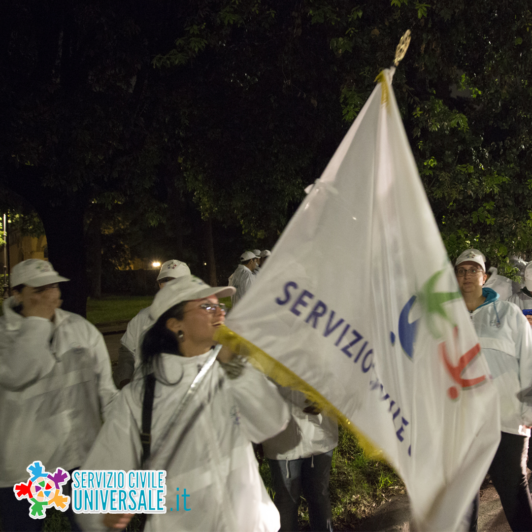 #2giugno #FestadellaRepubblica, un gruppetto di operatori volontari del #serviziocivile presente oggi alle celebrazioni a Roma con il Capo dello Stato. Leggi la notizia qui 👉bit.ly/3cefk8i <a href="/DadoneFabiana/">Fabiana Dadone</a> <a href="/pcm_giovani_scu/">Dipartimento Politiche Giovanili e Servizio Civile</a> <a href="/degiorgi70/">Marco De Giorgi</a> <a href="/Felisia_Farnese/">Felisia Farnese</a> <a href="/RapprSCN/">RappresentanzaSCU</a> <a href="/FraBonomo/">Francesca Bonomo</a>