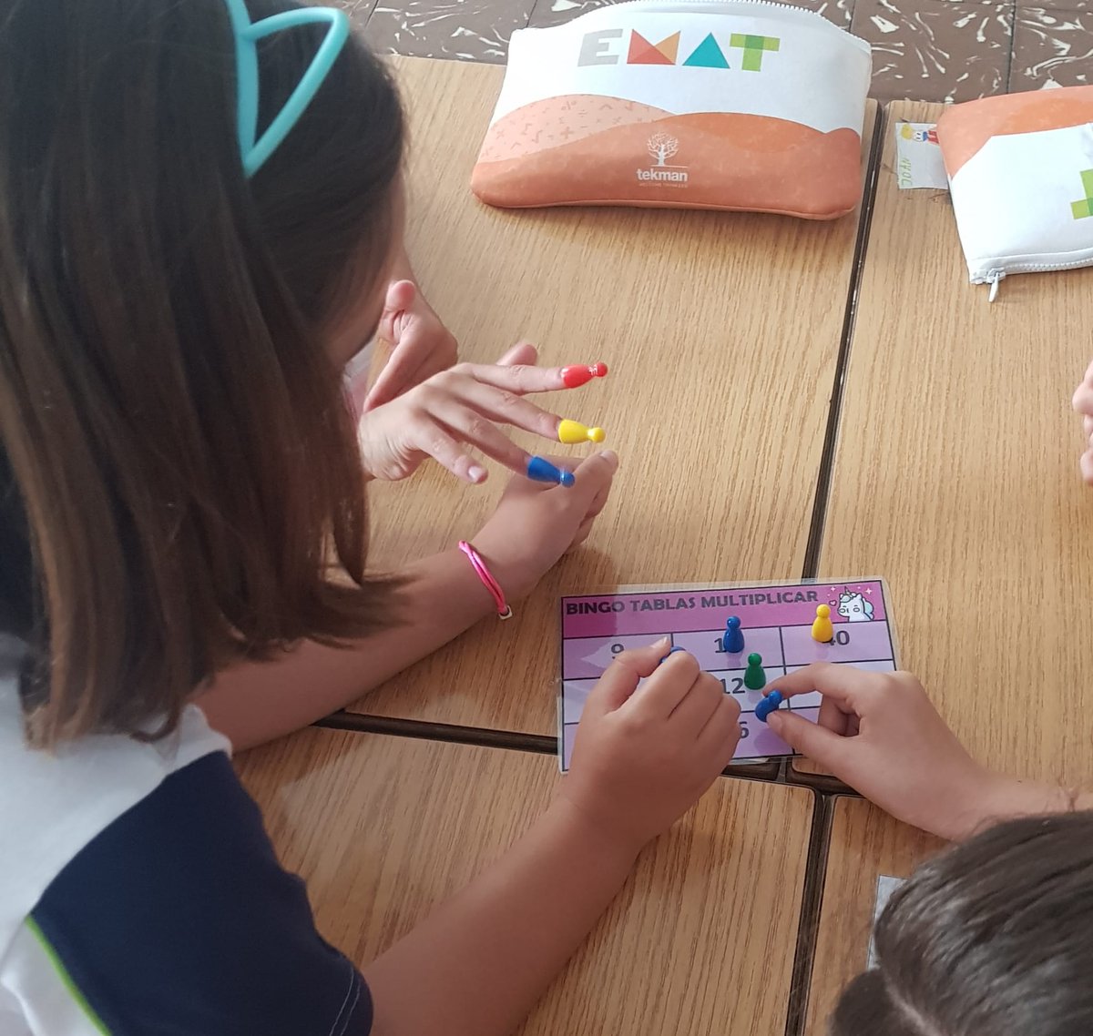 fecmips's tweet photo. ¡Biiiiiiingo!
📢"¡Han multiplicado bingo!"
Los alumnos de #segundoEP repasan las tablas jugando al bingo.
#mates #3x5 #linea #bingo https://t.co/w9eVG7debB